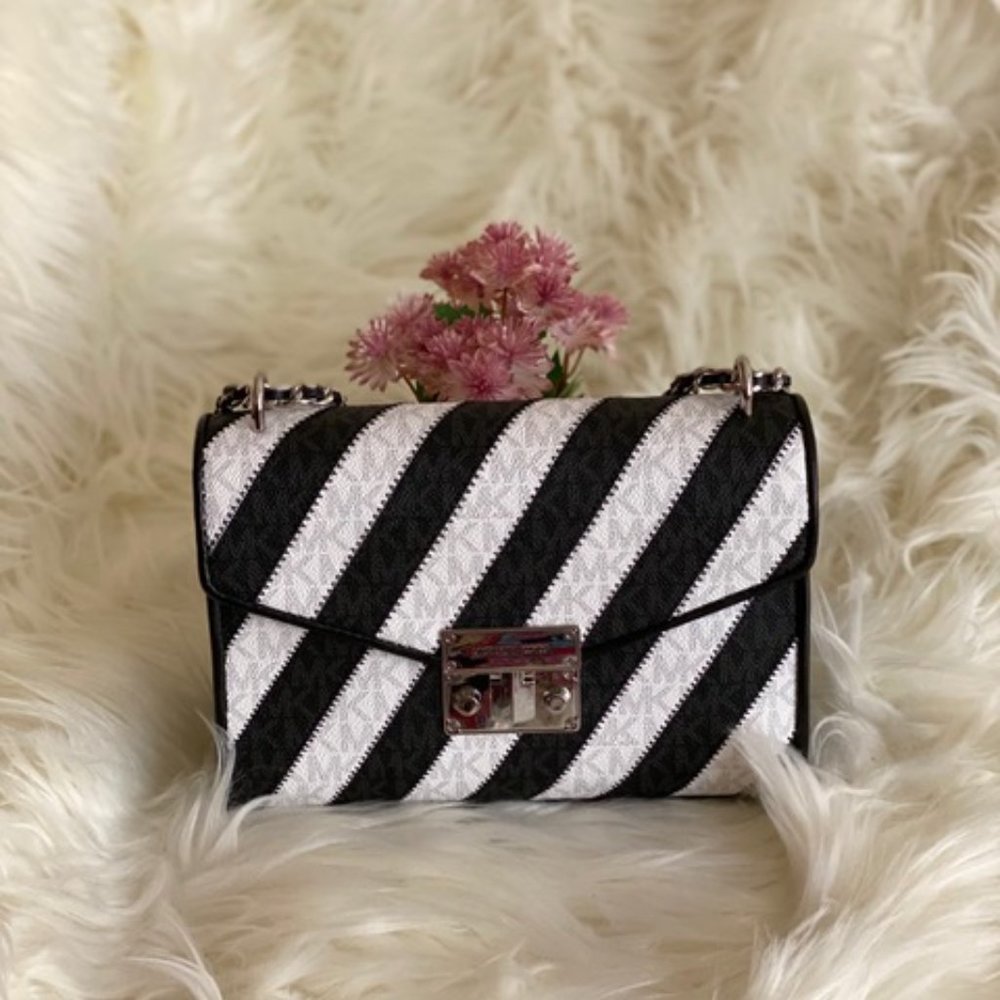 Michael Kors Rose MD Flap Shoulder Bag